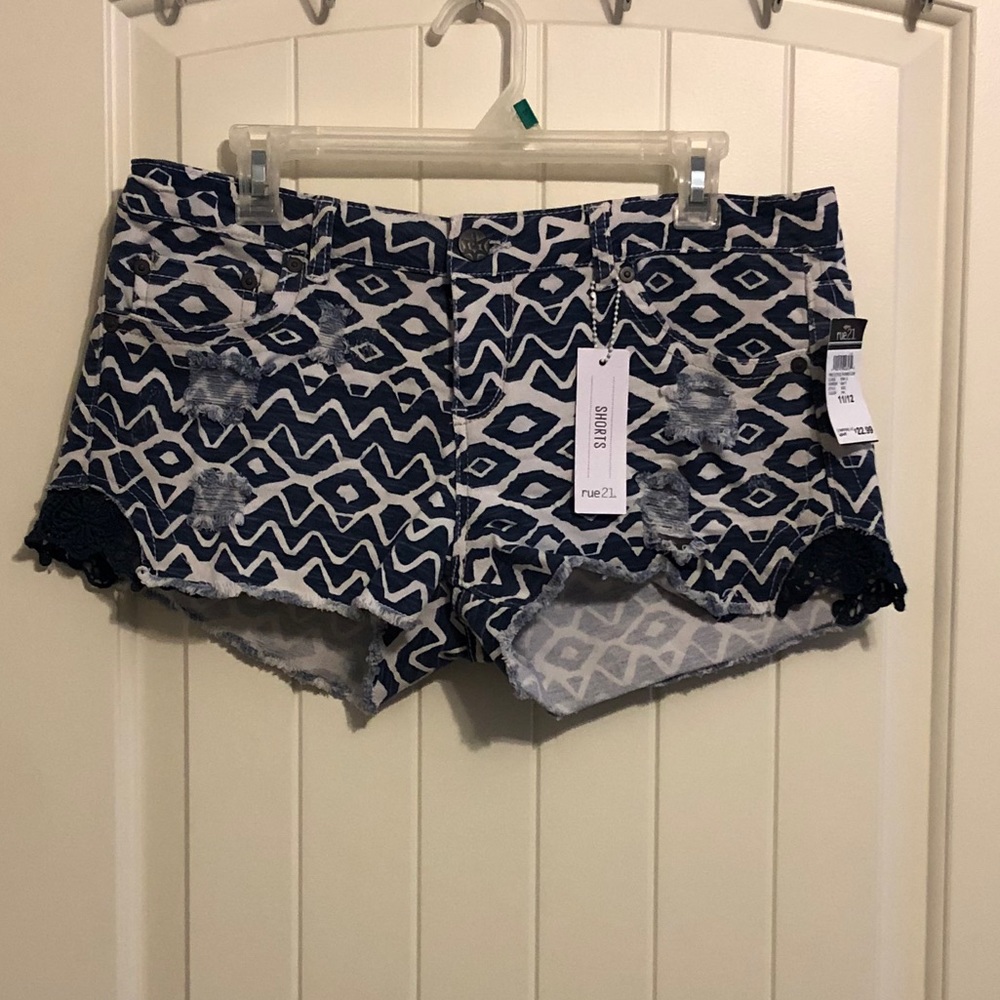 Distressed Aztec shorts - Picture 2 of 8